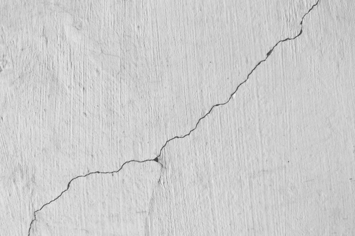 cracked-wall